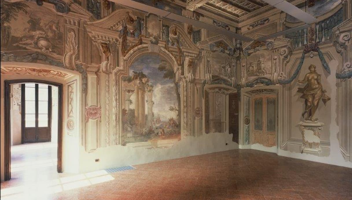 https://siviaggia.it/wp-content/uploads/sites/2/2024/09/Sala-Battaglie-ville-aperte-in-brianza-villa-reati.jpg