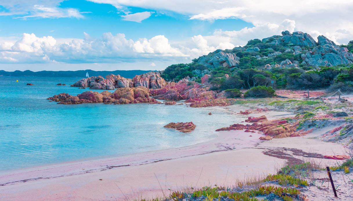 Spiaggia rosa di Budelli, perla della Sardegna