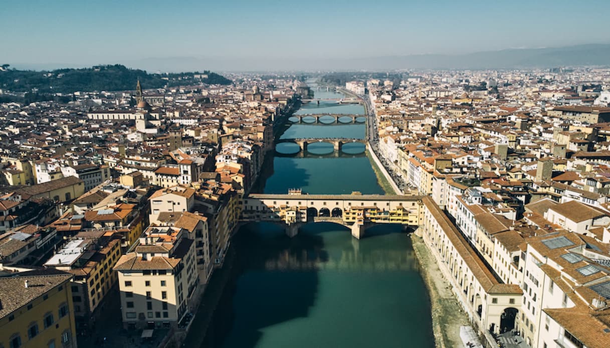 https://siviaggia.it/wp-content/uploads/sites/2/2024/09/firenze-ponte-vecchio-.jpg