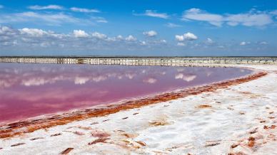 Il lago rosa della Crimea è uno spettacolo della natura