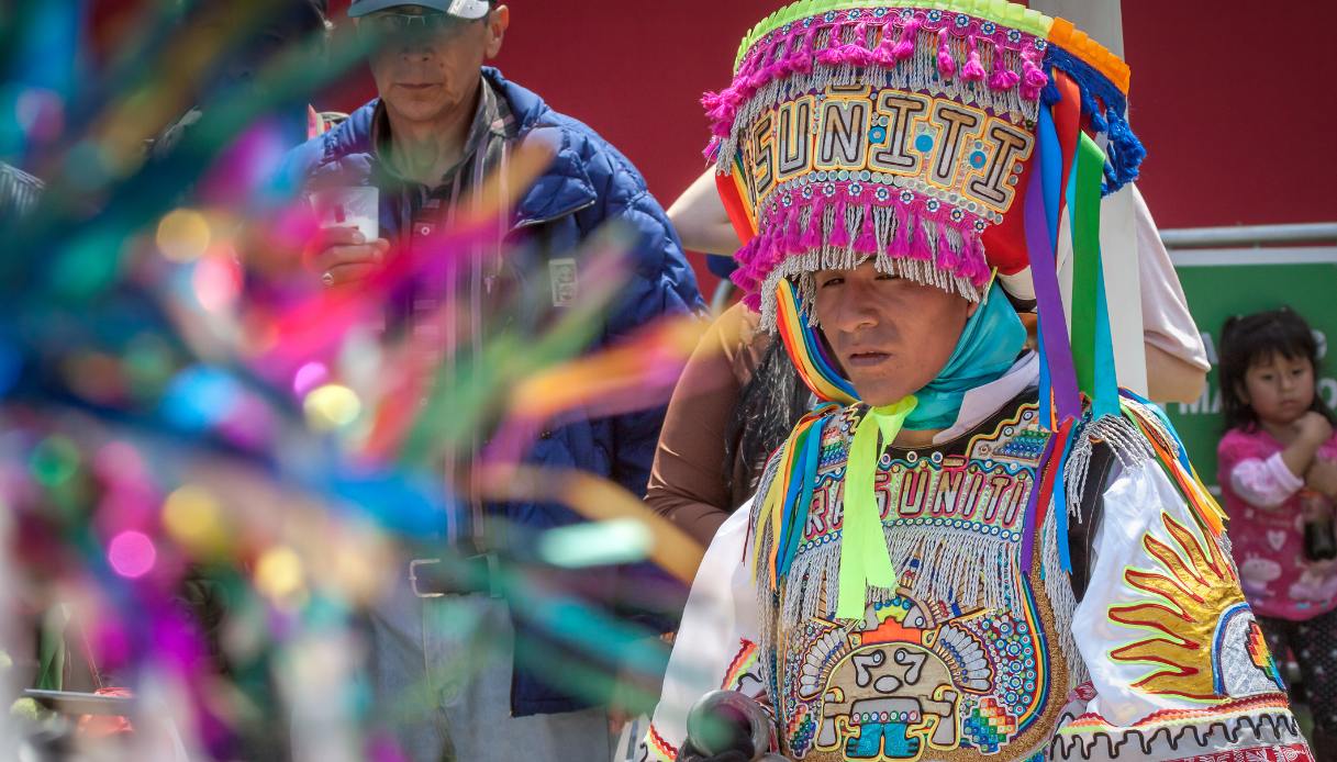 Abitante di Lima con abito tradizionale