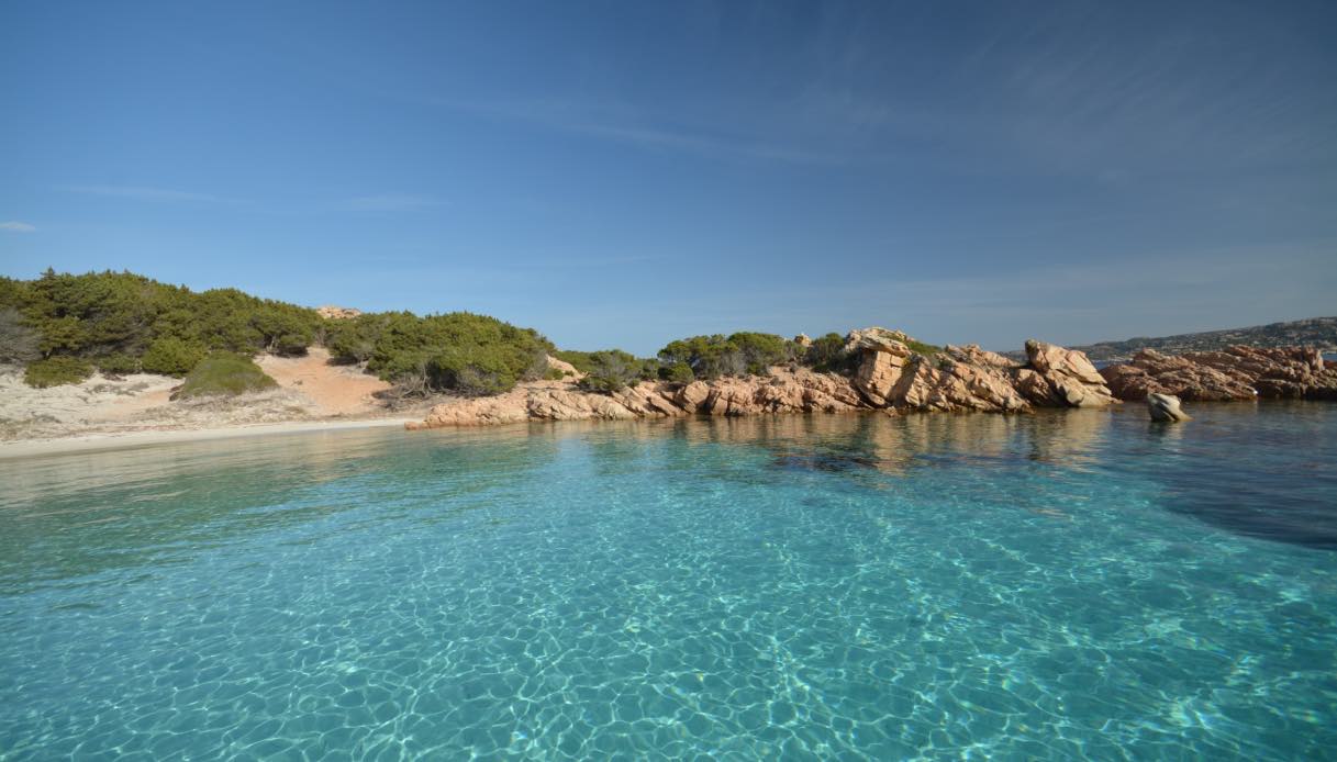 https://siviaggia.it/wp-content/uploads/sites/2/2024/09/maddalena-sardegna.jpg