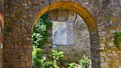 Mugnano, il paese dei muri dipinti in Umbria