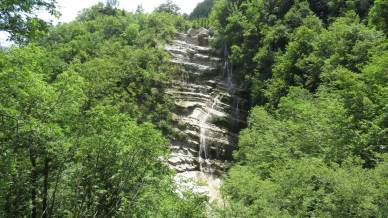 Lo spettacolo imponente della Cascata dell’Acquacheta