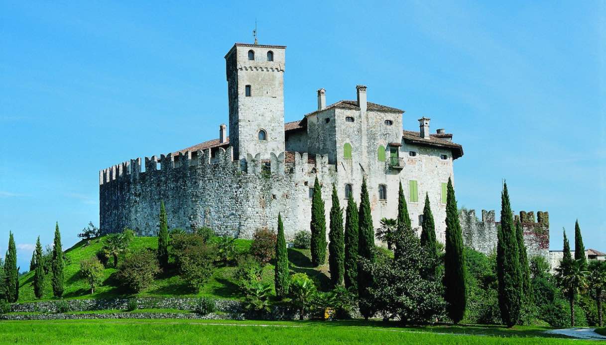 https://siviaggia.it/wp-content/uploads/sites/2/2024/10/CastelloVILLALTA.jpg