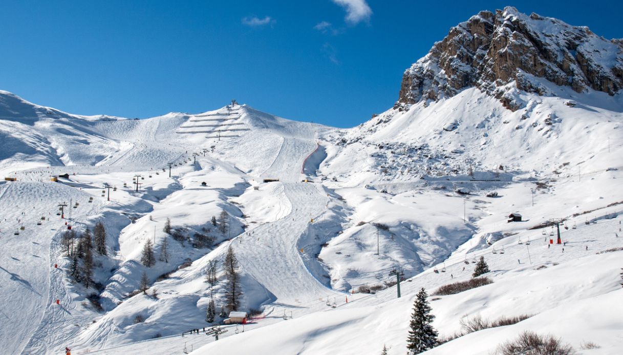 https://siviaggia.it/wp-content/uploads/sites/2/2024/10/Dolomiti-Superski.jpg