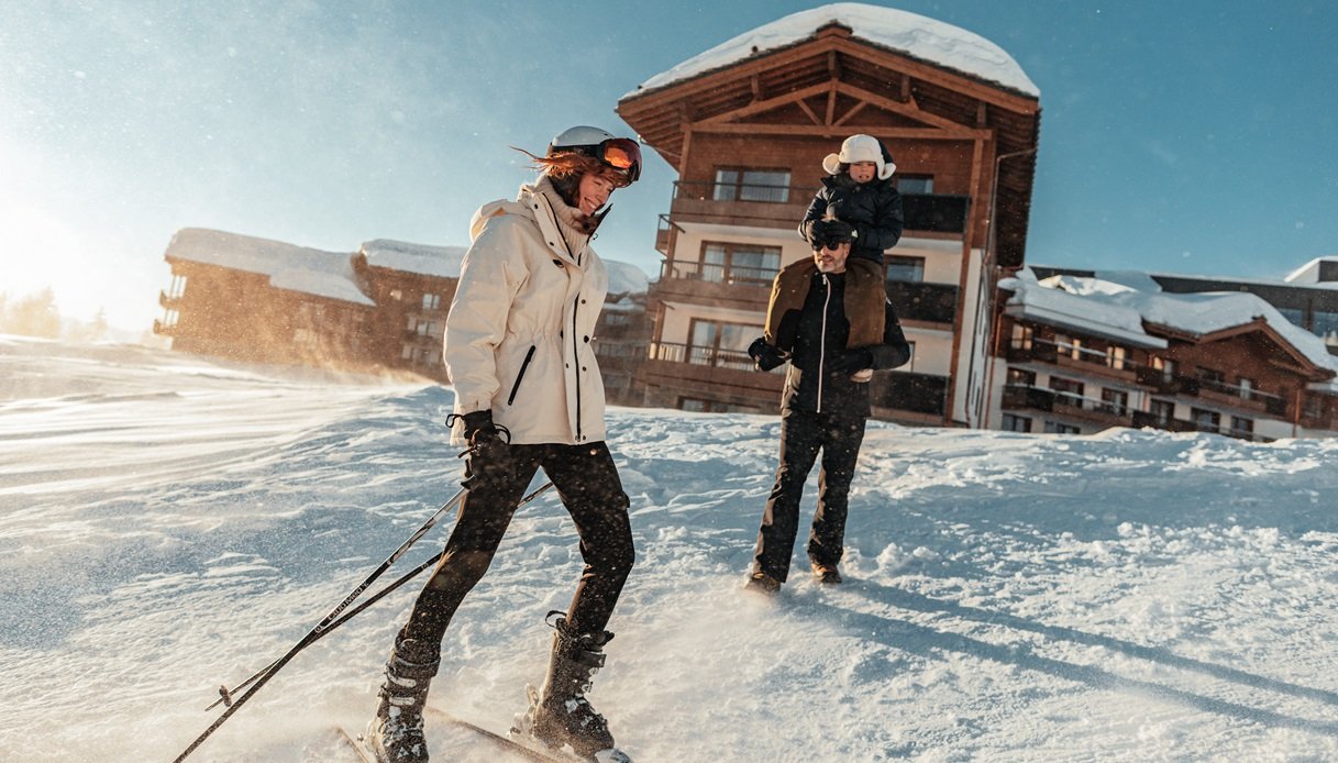 Famiglia sulla neve al resort La Rosiere Club Med