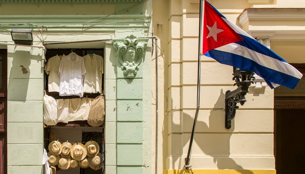 Botteghe e negozi di Cuba che vendono i tradizionali cappelli in paglia