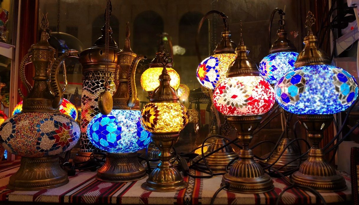 Lampade dallo stile arabo tipiche di Doha, in Qatar