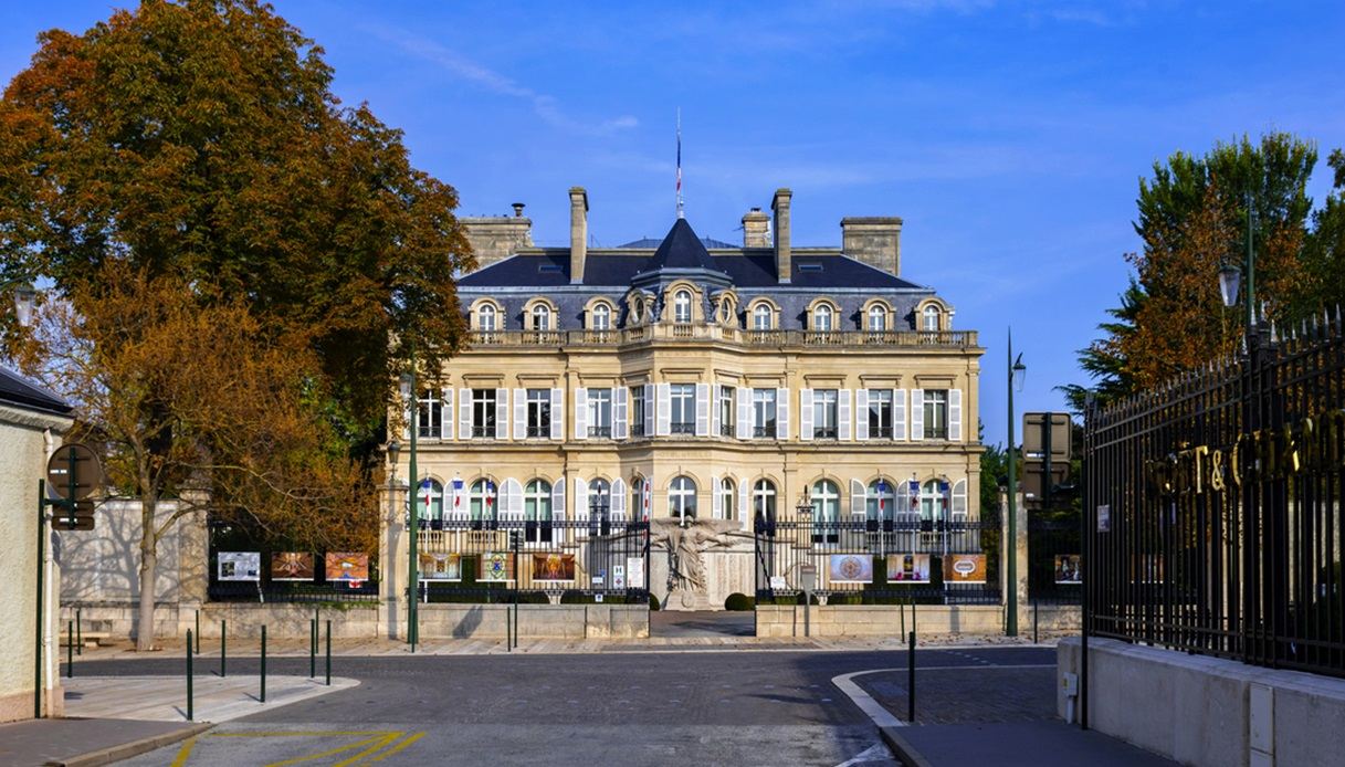 Il palazzo del Municipio di Épernay, in Francia