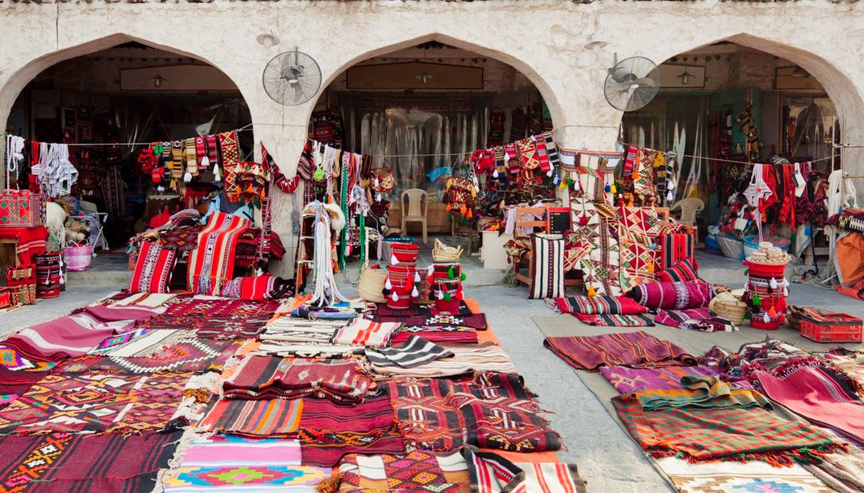 I tessuti lavorati a mano del Souq Waqif di Doha