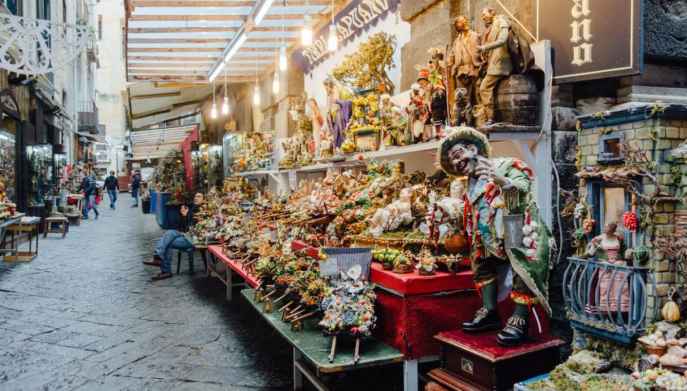 Via San Gregorio Armeno Napoli