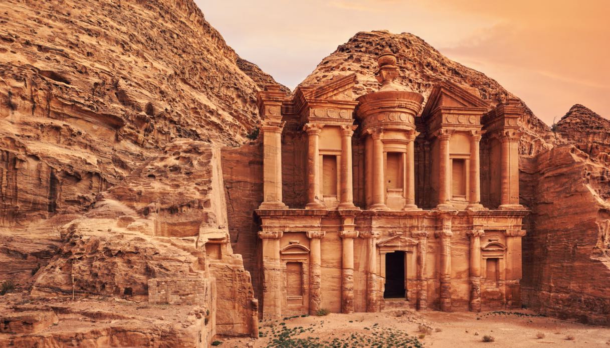 https://siviaggia.it/wp-content/uploads/sites/2/2024/10/petra.jpg