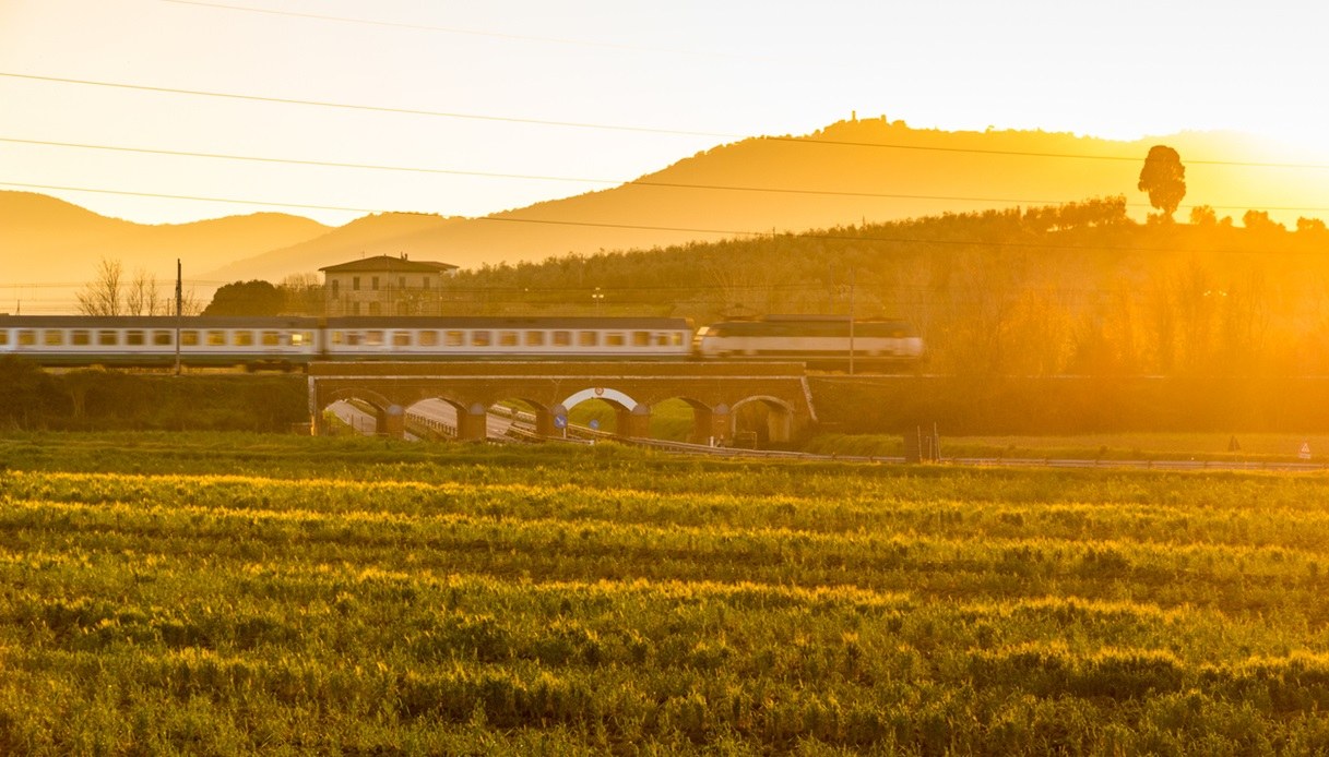 Viaggiare in treno low cost grazie agli sconti Black Friday 2024 treni