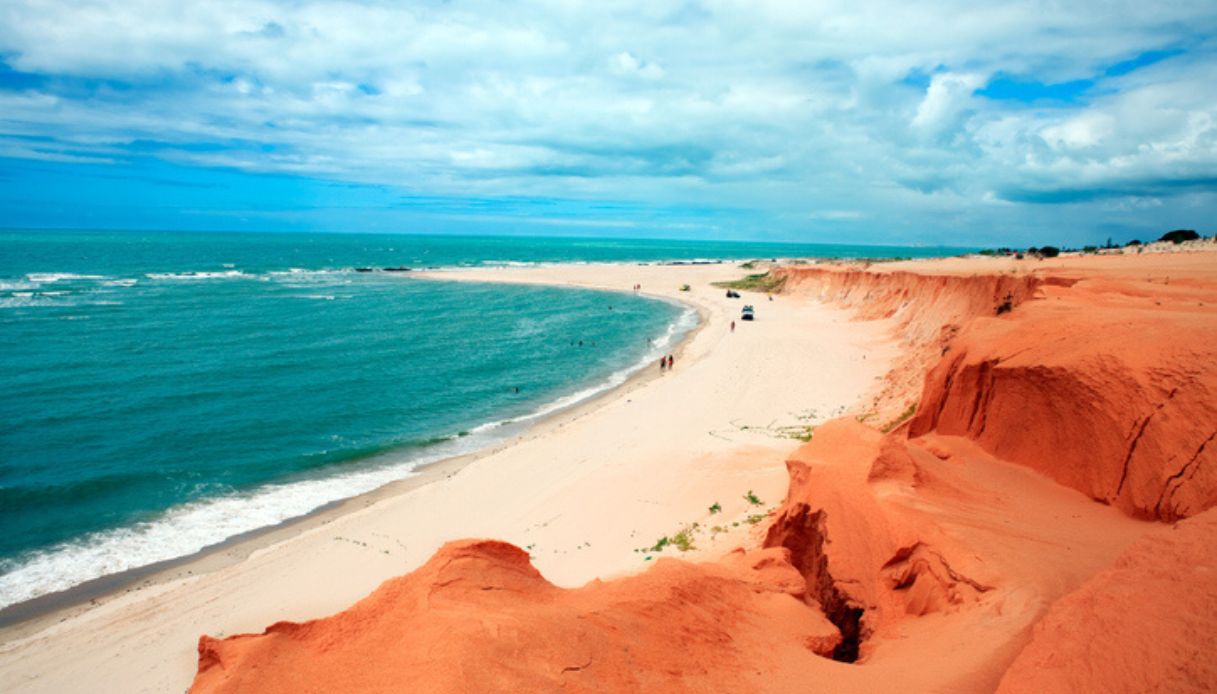 Spiaggia rossa di Canoa Quebrada a Fortaleza, località calda dove passare Natale