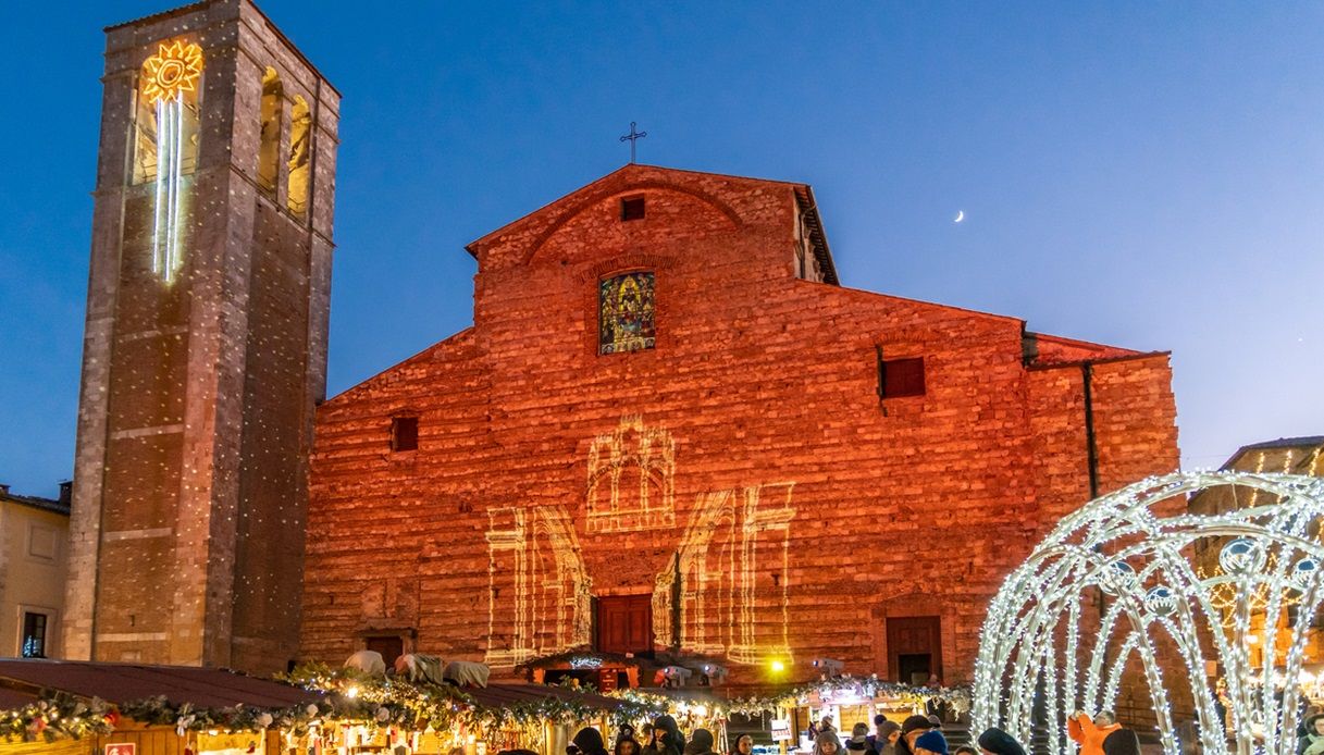 Cattedrale di Montepulciano addobbata per il Natale