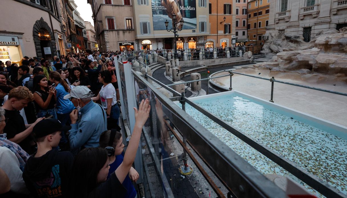 Restauro Fontana di Trevi, tra ironie social e ipotesi ticket