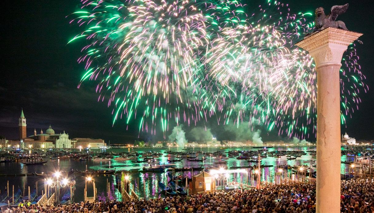 Spettacolo pirotecnico a Capodanno 2025 a Venezia: gli eventi imperdibili