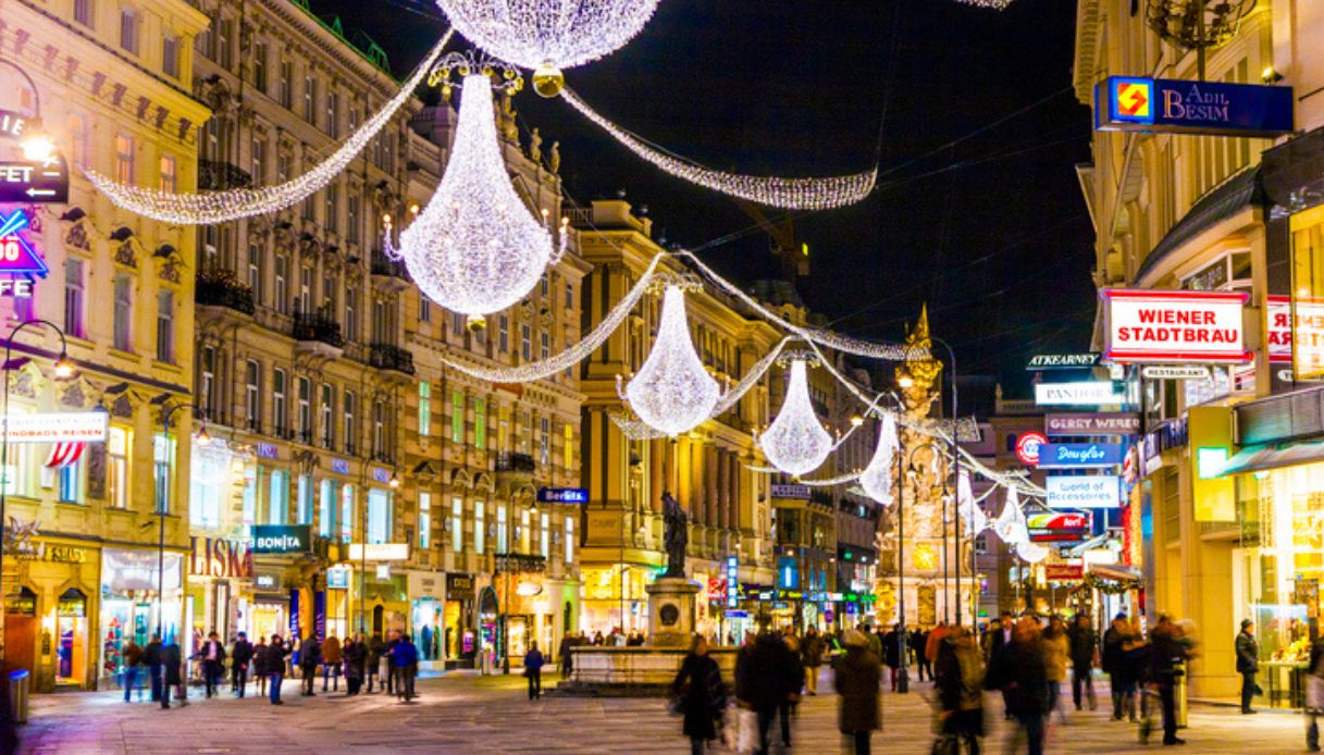 Graben, una delle piazze principali di Vienna, addobbata per Natale