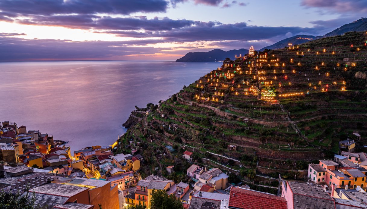 https://siviaggia.it/wp-content/uploads/sites/2/2024/11/Manarola-Natale.jpg