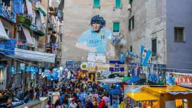 Il murale di Maradona è una delle attrazioni turistiche più visitate in Italia