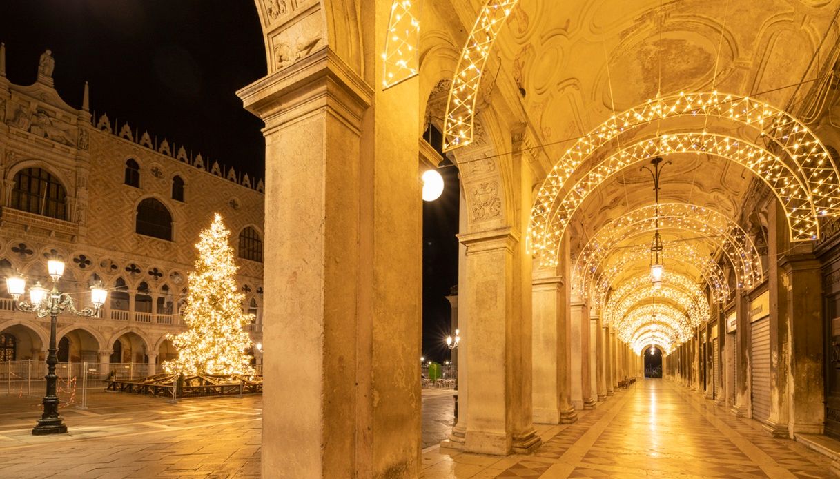 Luminarie di Natale a Venezia: la città magica per un Capodanno 2025 indimenticabile