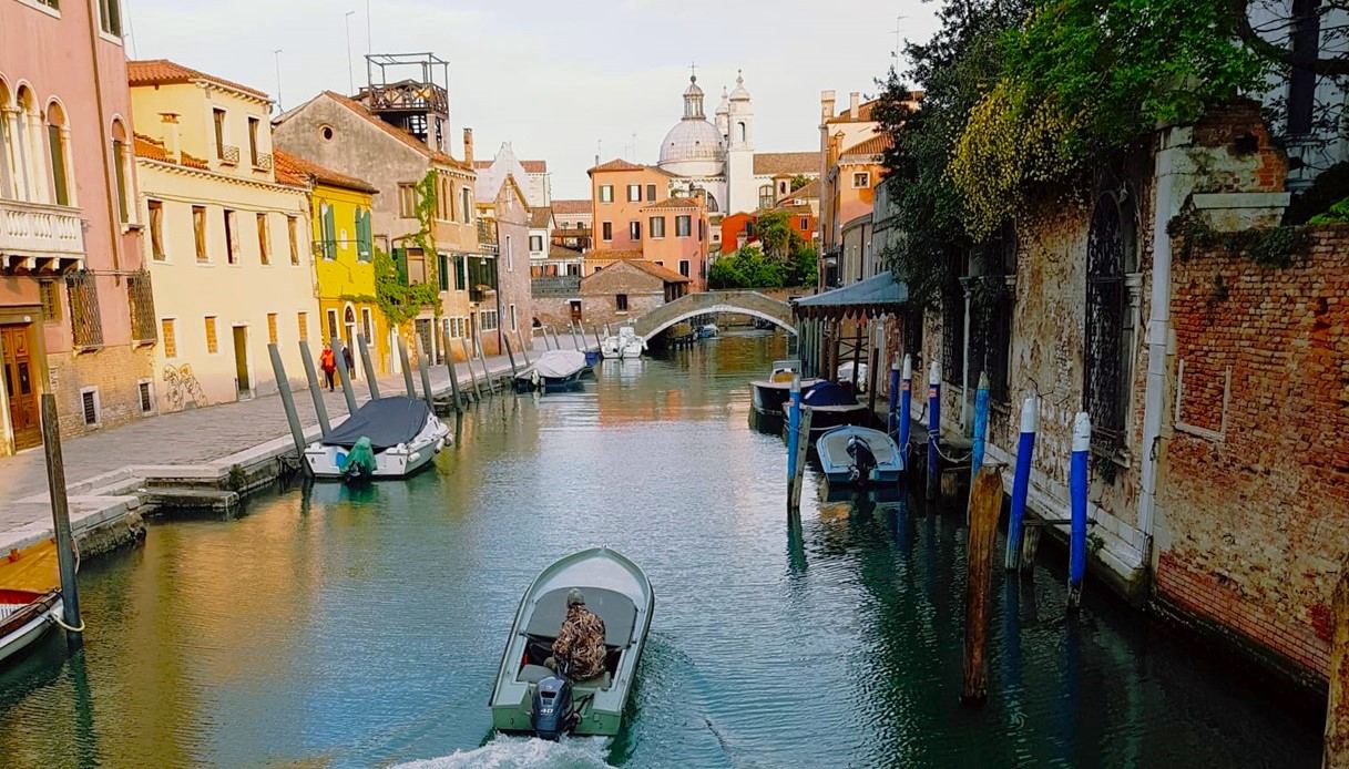 Scorci delle zone meno turistiche di Venezia