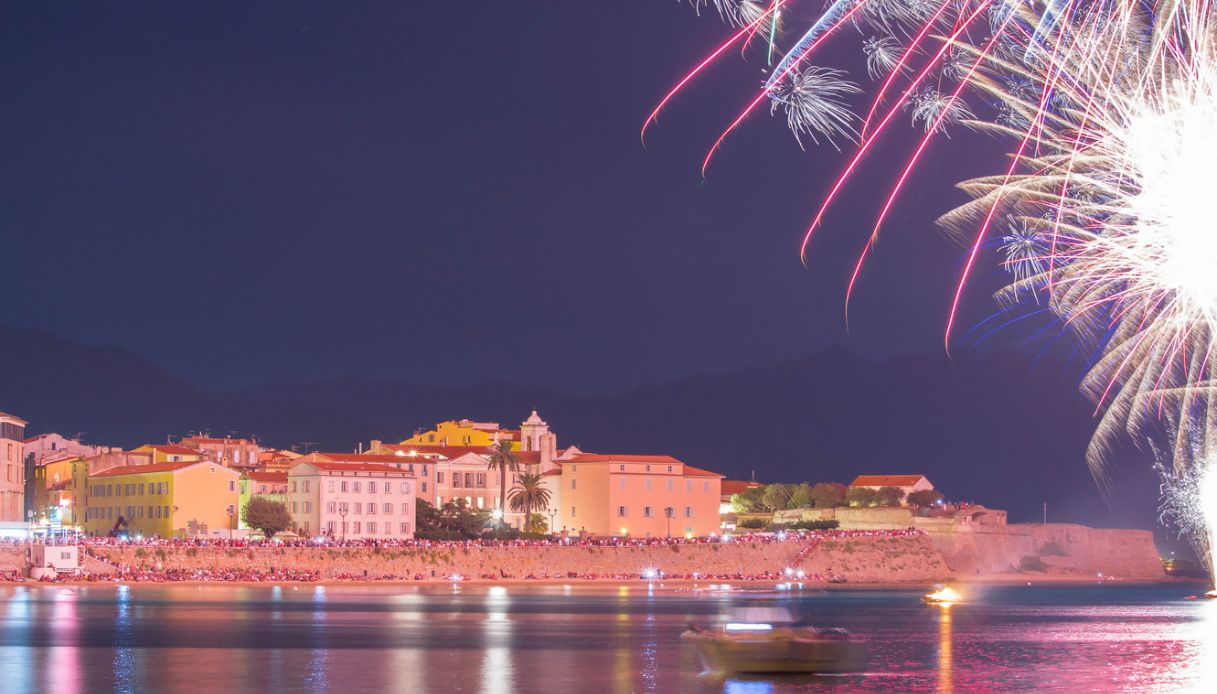 https://siviaggia.it/wp-content/uploads/sites/2/2024/11/capodanno-corsica.jpg