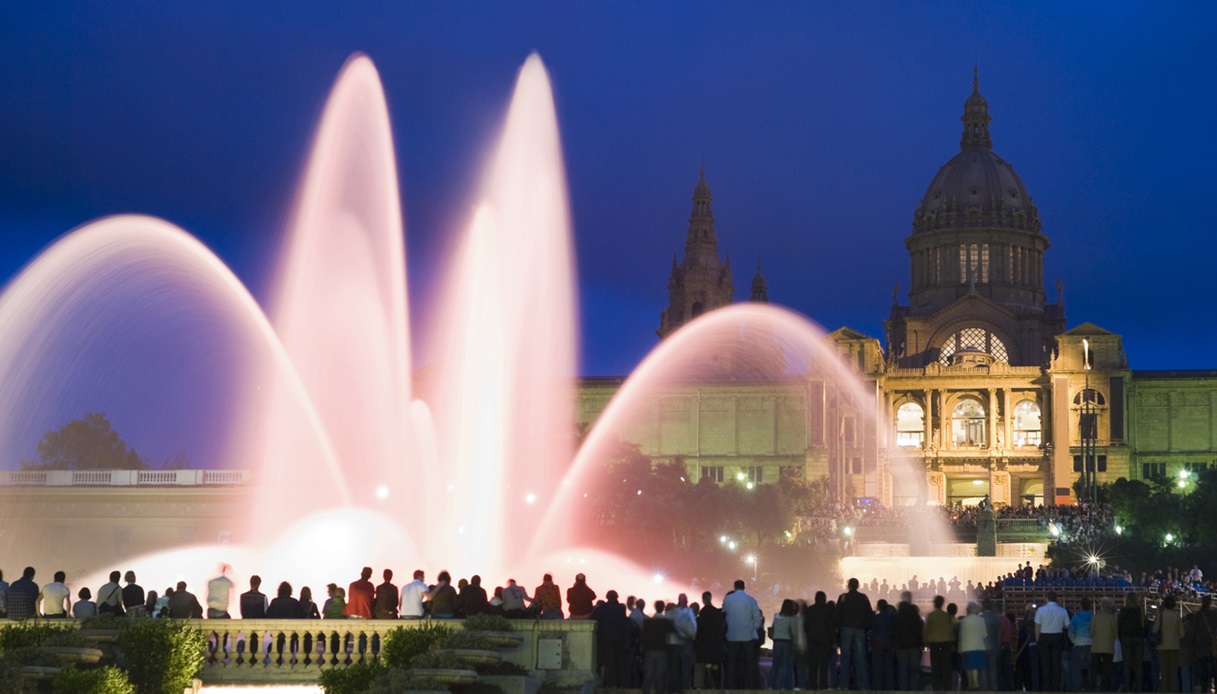 La fontana magica del Montjuic di Barcellona