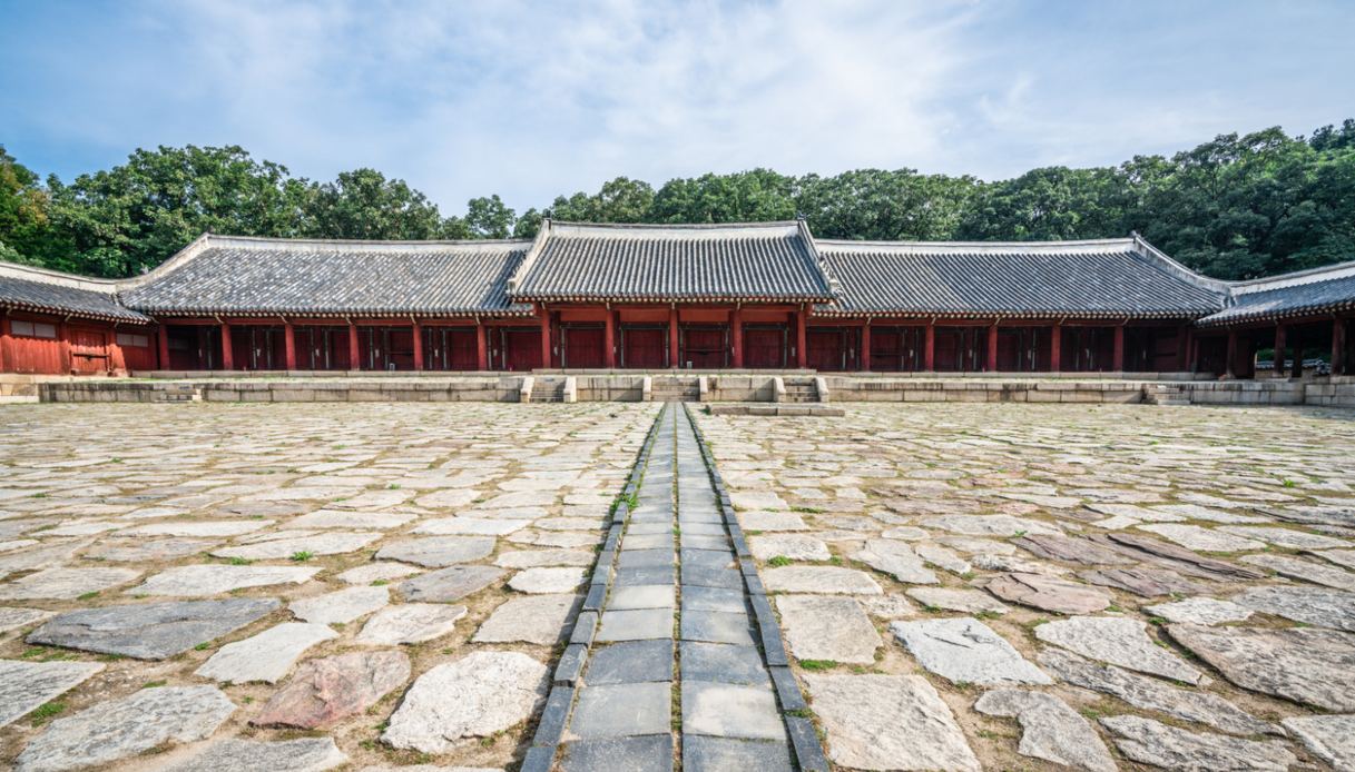 https://siviaggia.it/wp-content/uploads/sites/2/2024/11/jongmyo-shrine-seul.jpg