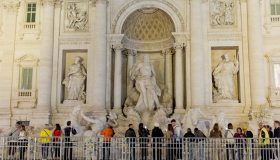 Inaugurata la passerella per visitare la Fontana di Trevi