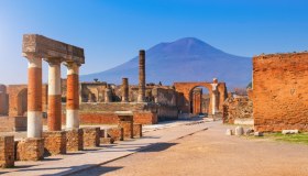 Pompei contro l’overtourism: scatta il limite di ingressi a 20mila al giorno