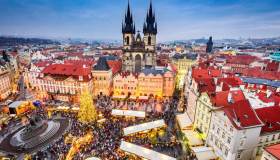 Mercatini di Natale a Praga, la bellezza delle feste nella “Città Magica”: info e date