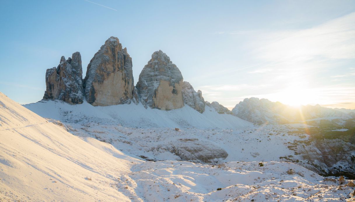 https://siviaggia.it/wp-content/uploads/sites/2/2024/11/tre-cime-lavaredo-inverno.jpg