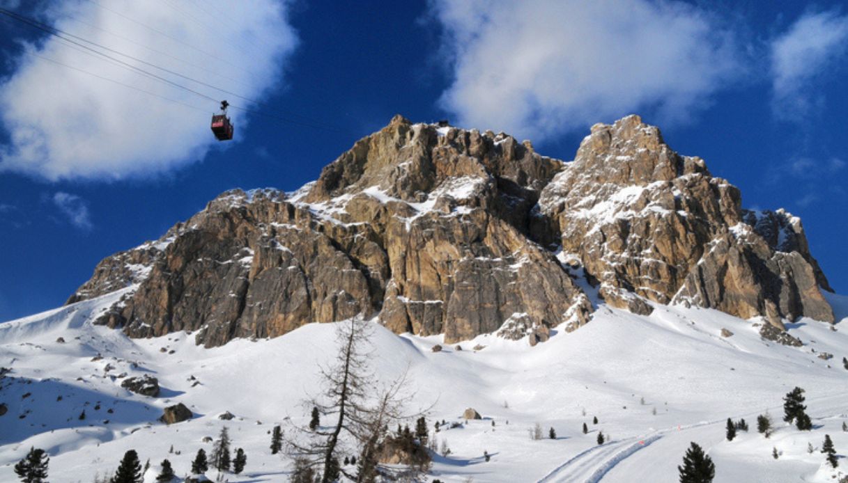 Cima Lagazuoi vista dal Giro della Grande Guerra, un itinerario panoramico del comprensorio sciistico della Val Badia