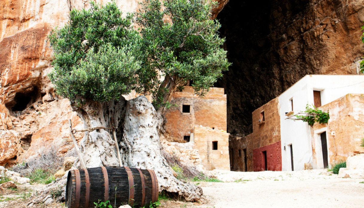 Grotta di Mangiapane dove si svolge il presepe di Custonaci, uno dei migliori presepi d'Italia