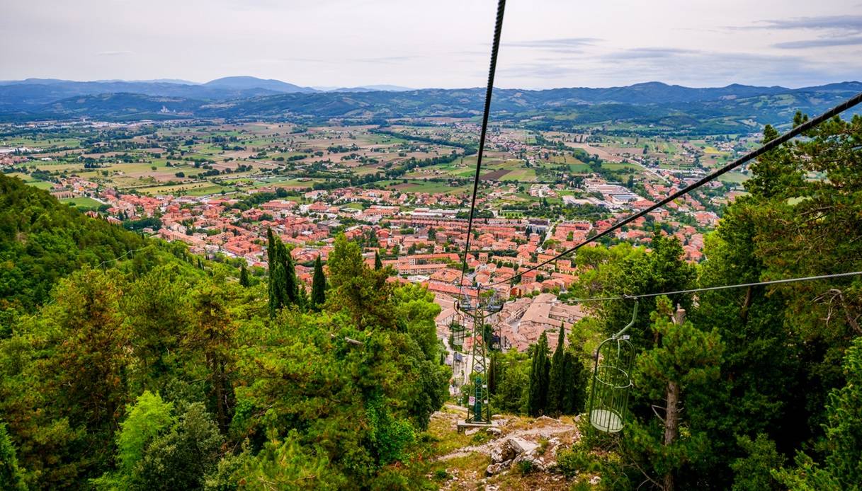 Gubbio, la funivia che sale al Monte Ingino