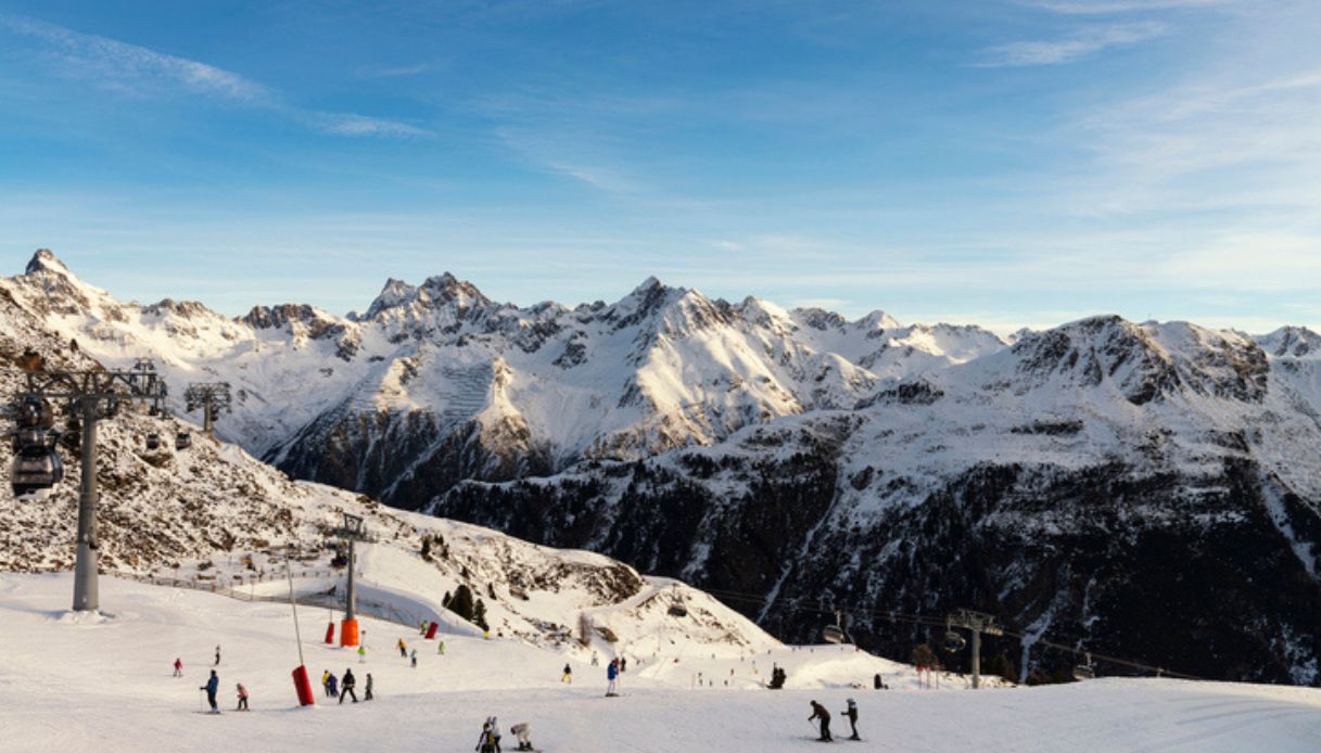 Sciatori nella stazione sciistica di Ischgl, in Austria, una delle località sciistiche migliore d'Europa