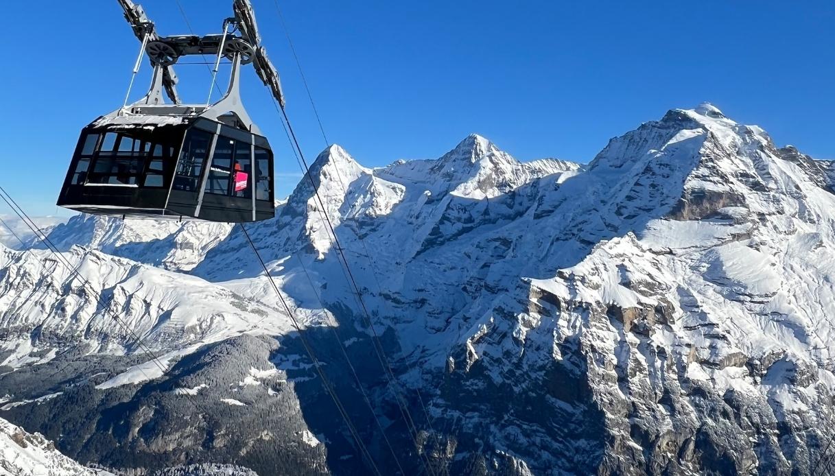 Inaugurata la funivia più ripida del mondo: vi porta sulla montagna di James Bond