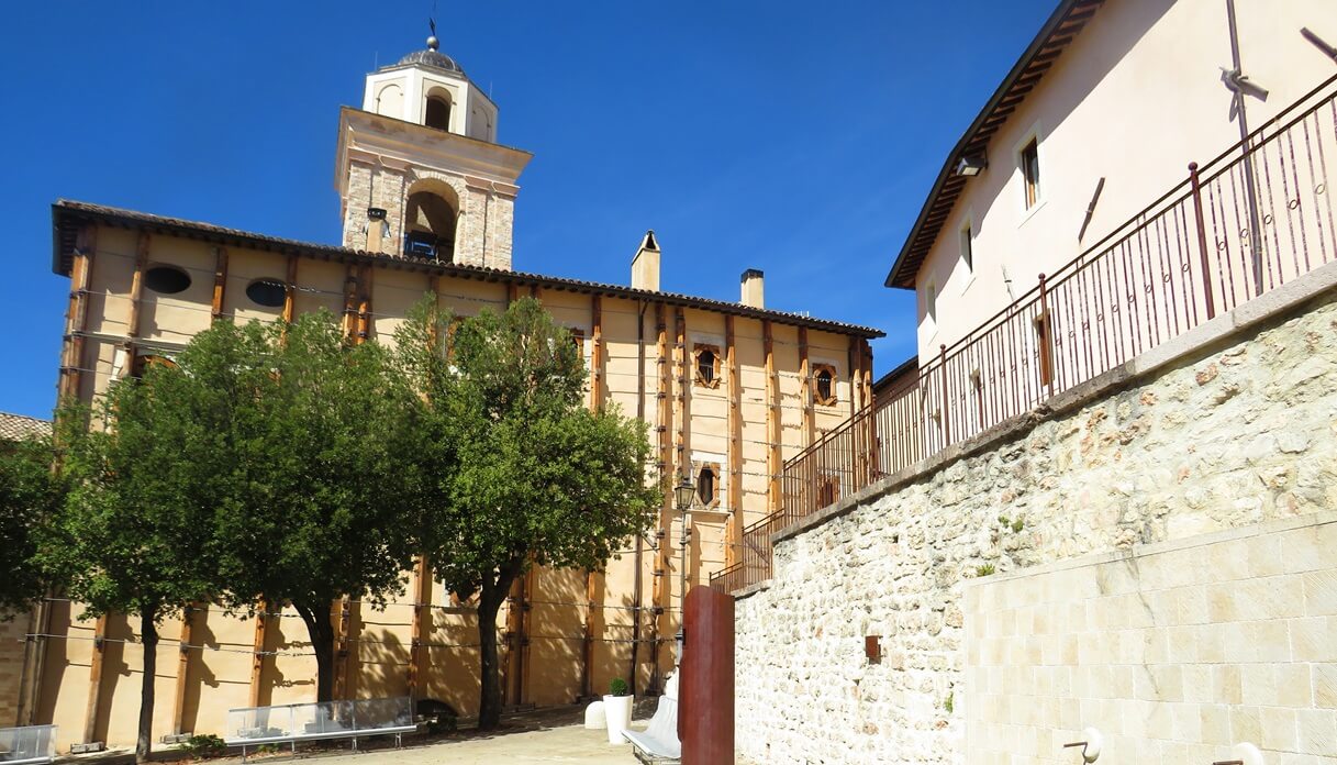 Il centro storico di Sellano, borgo di una valle laterale della Valnerina