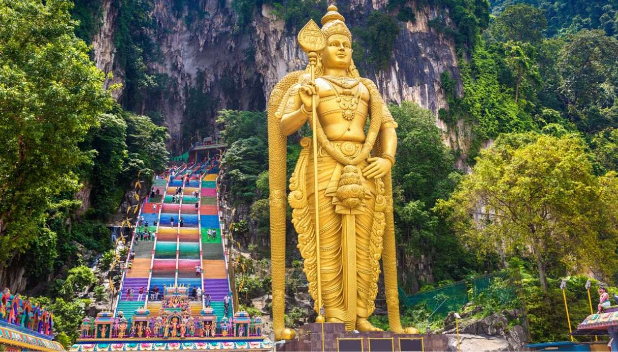 Batu Caves, la Statua del Dio della Guerra