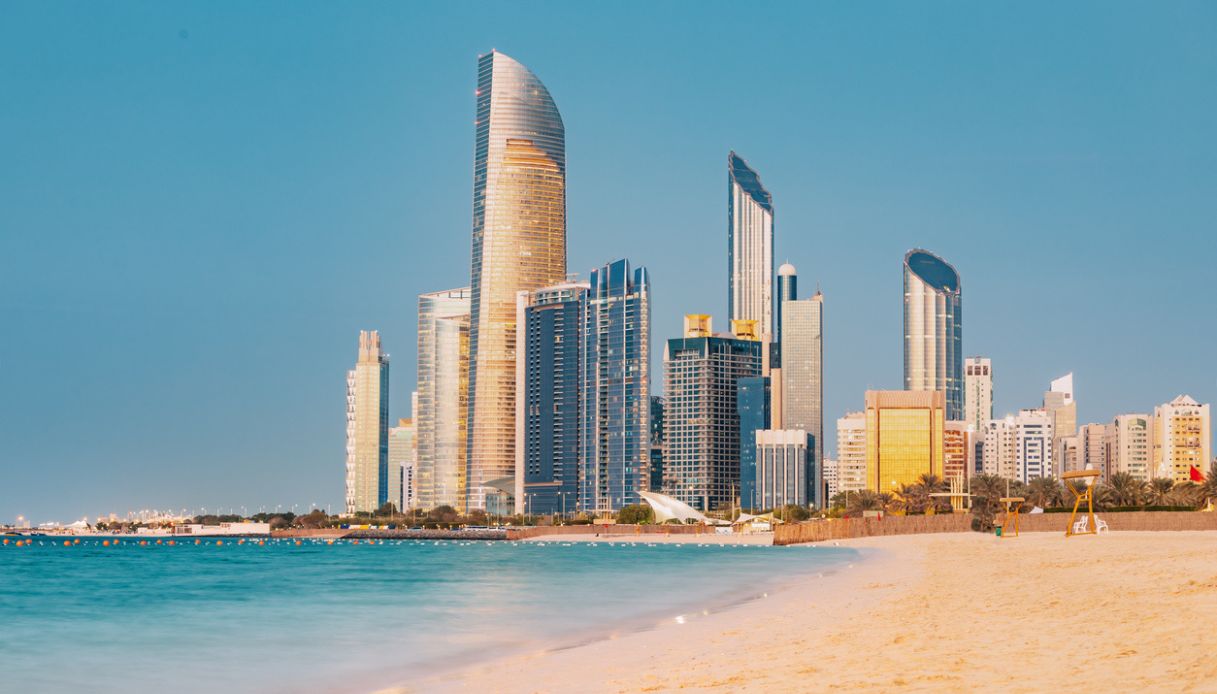 Lo skyline di Abu Dhabi