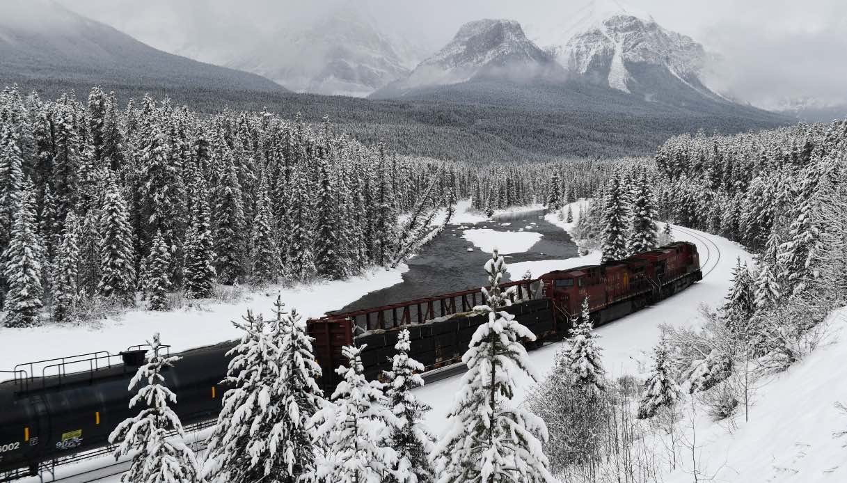 I treni del Canada che portano tra foreste, tundra e aurore boreali