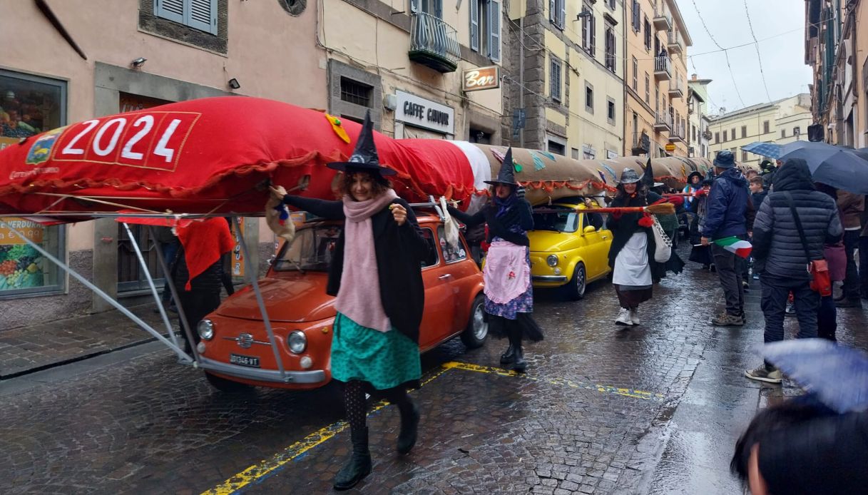 Calza della Befana più lunga del mondo, Viterbo