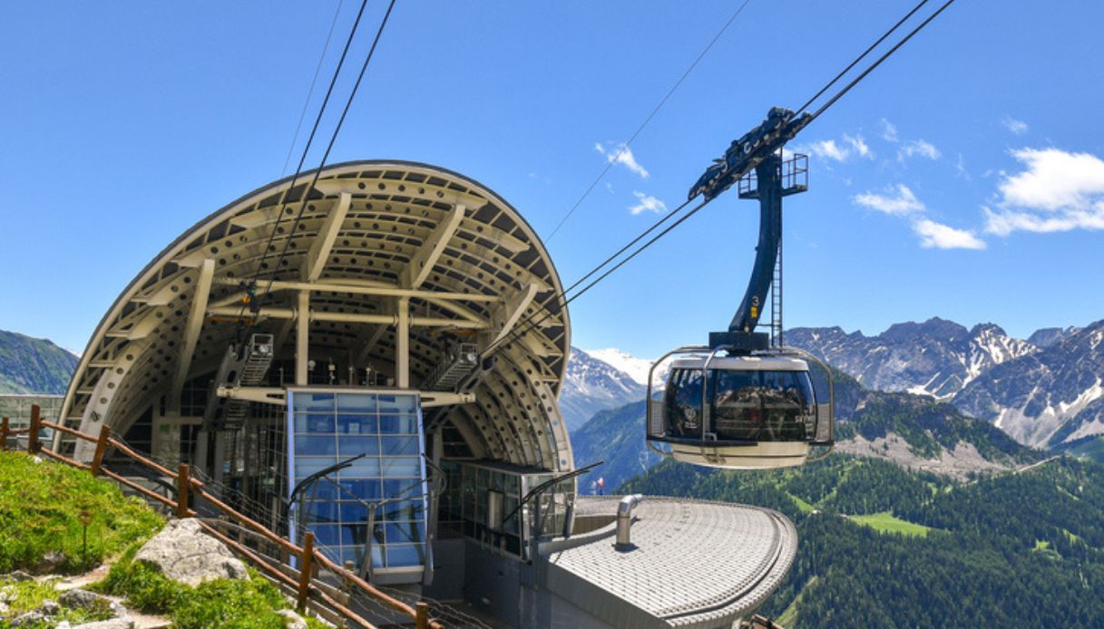 Vista dalla stazione della funivia di Courmayeur, una delle migliori destinazioni in montagna d'Italia