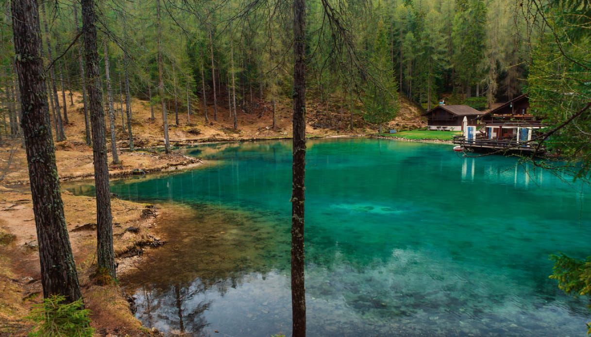 Lago Ghedina di montagna in Veneto