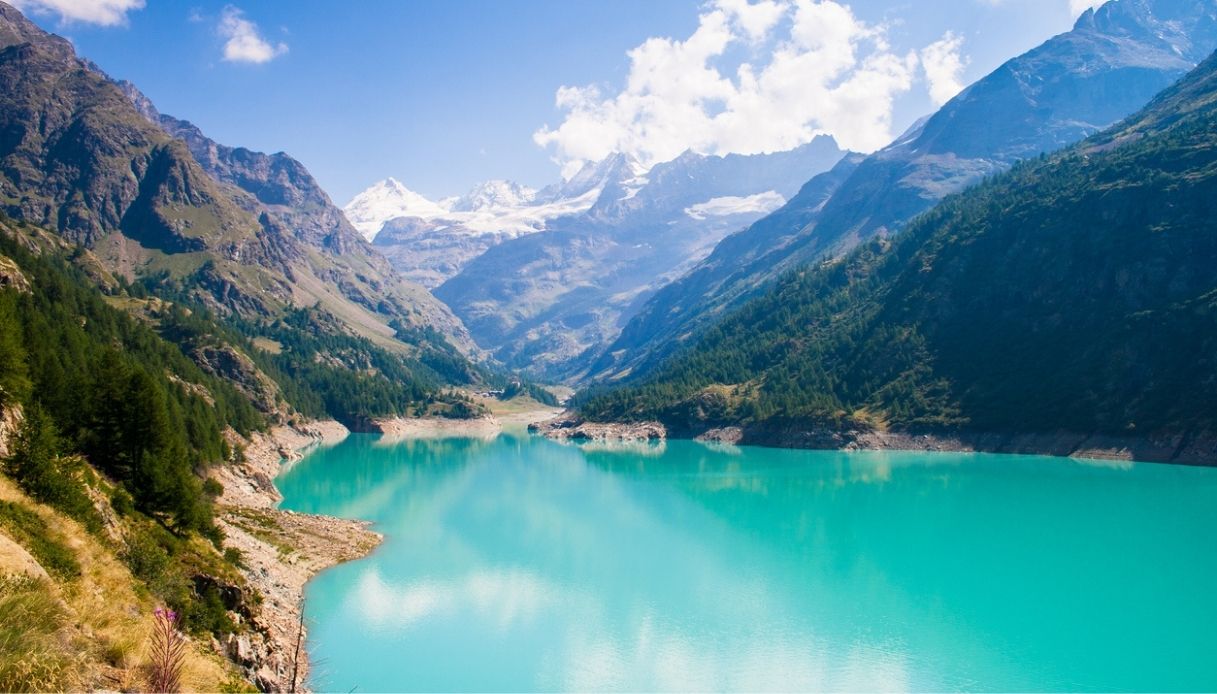 Lago di Place-Moulin in Valle d'Aosta