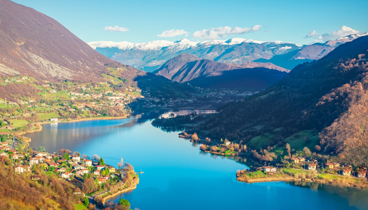 Lago di Endine in montagna in Lombardia