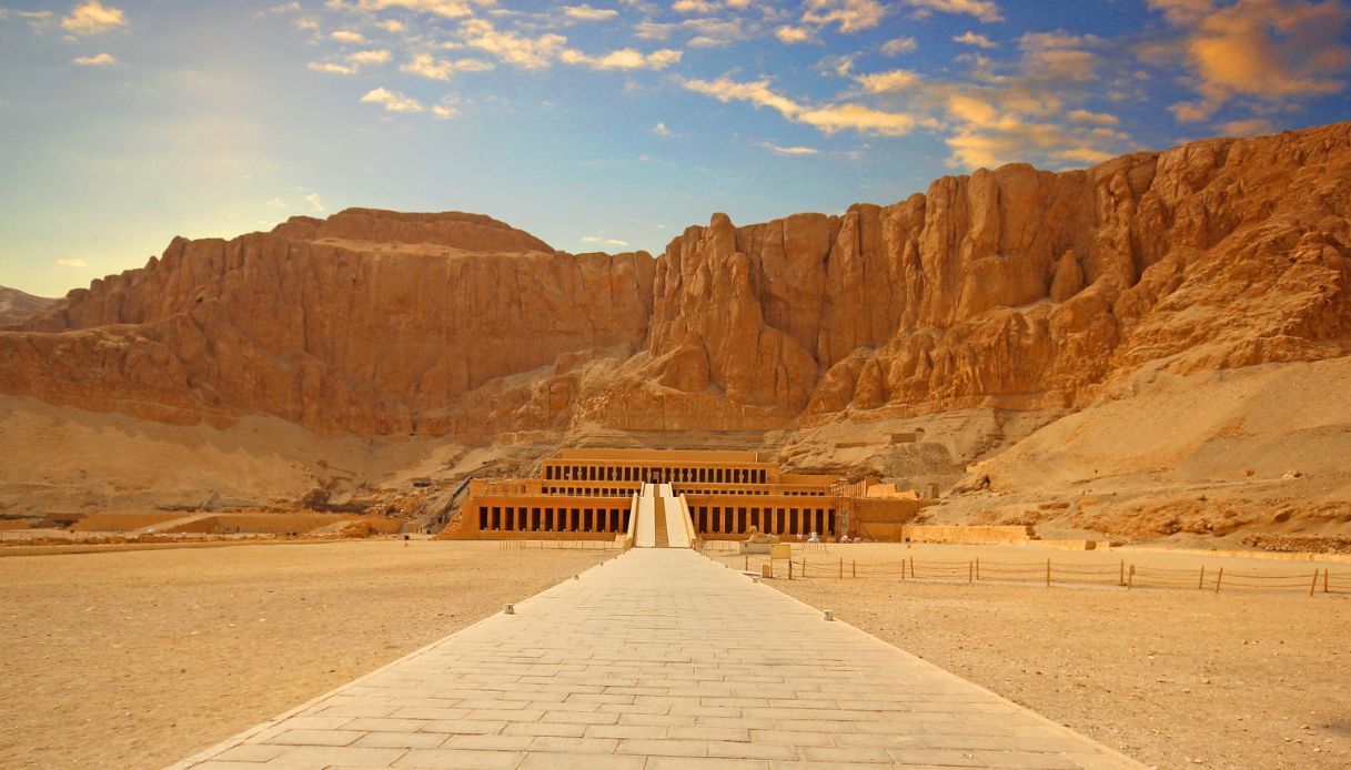 https://siviaggia.it/wp-content/uploads/sites/2/2025/01/Tempio-di-Hatshepsut-Luxor-Egitto.jpg