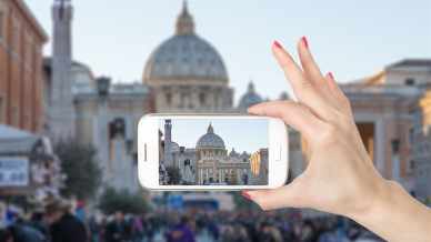 Giubileo 2025, le app sono i nuovi “bastoni del pellegrino”